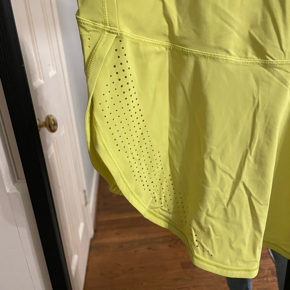 Lululemon running tee - Picture 5 of 5